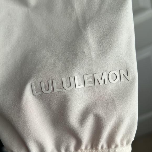 White tennis jacket - Picture 4 of 5